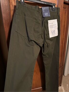 GAP Men's Slim Straight Jeans in Olive